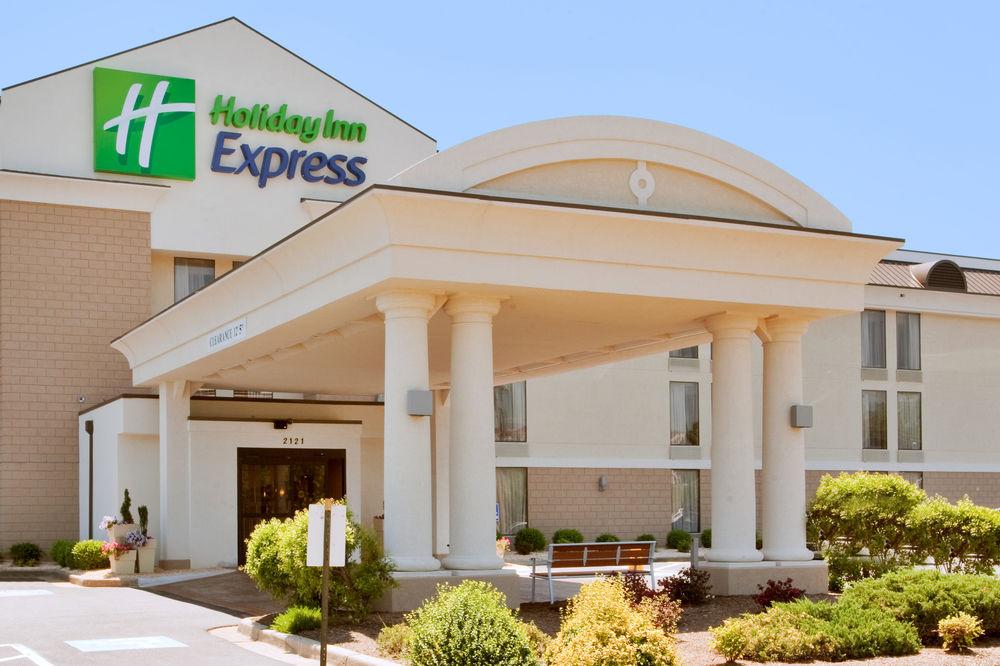 Holiday Inn Express Danville By Ihg Buitenkant foto