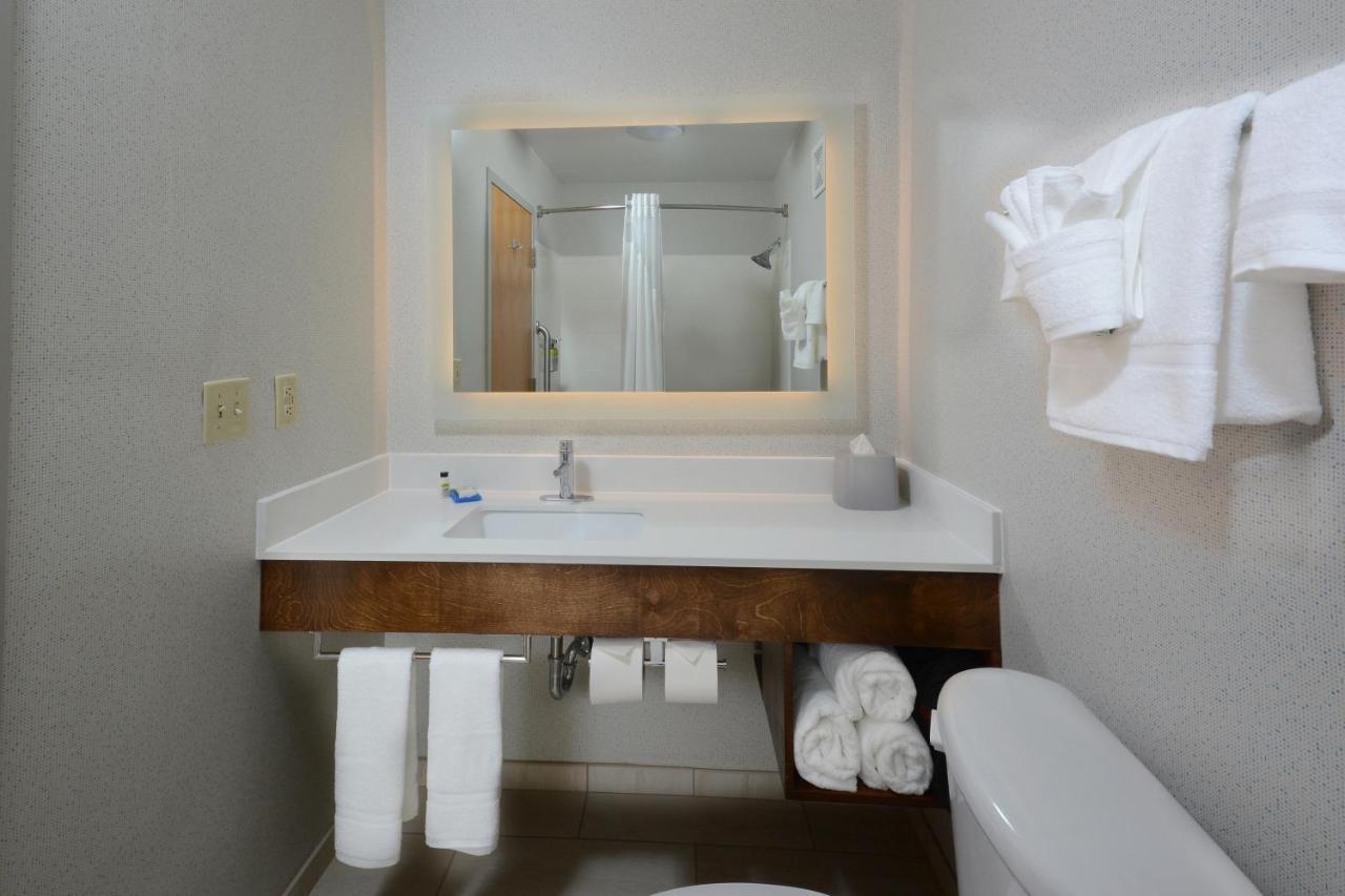 Holiday Inn Express Danville By Ihg Buitenkant foto