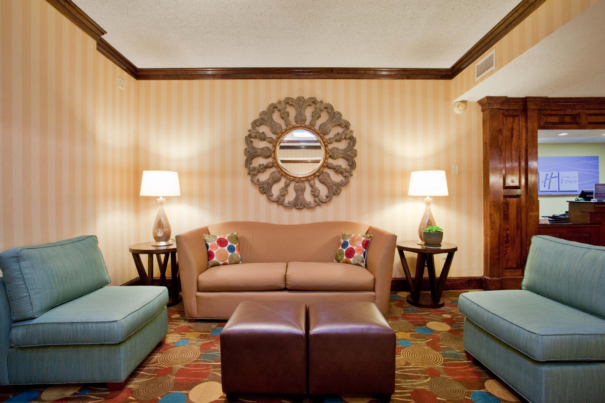 Holiday Inn Express Danville By Ihg Buitenkant foto