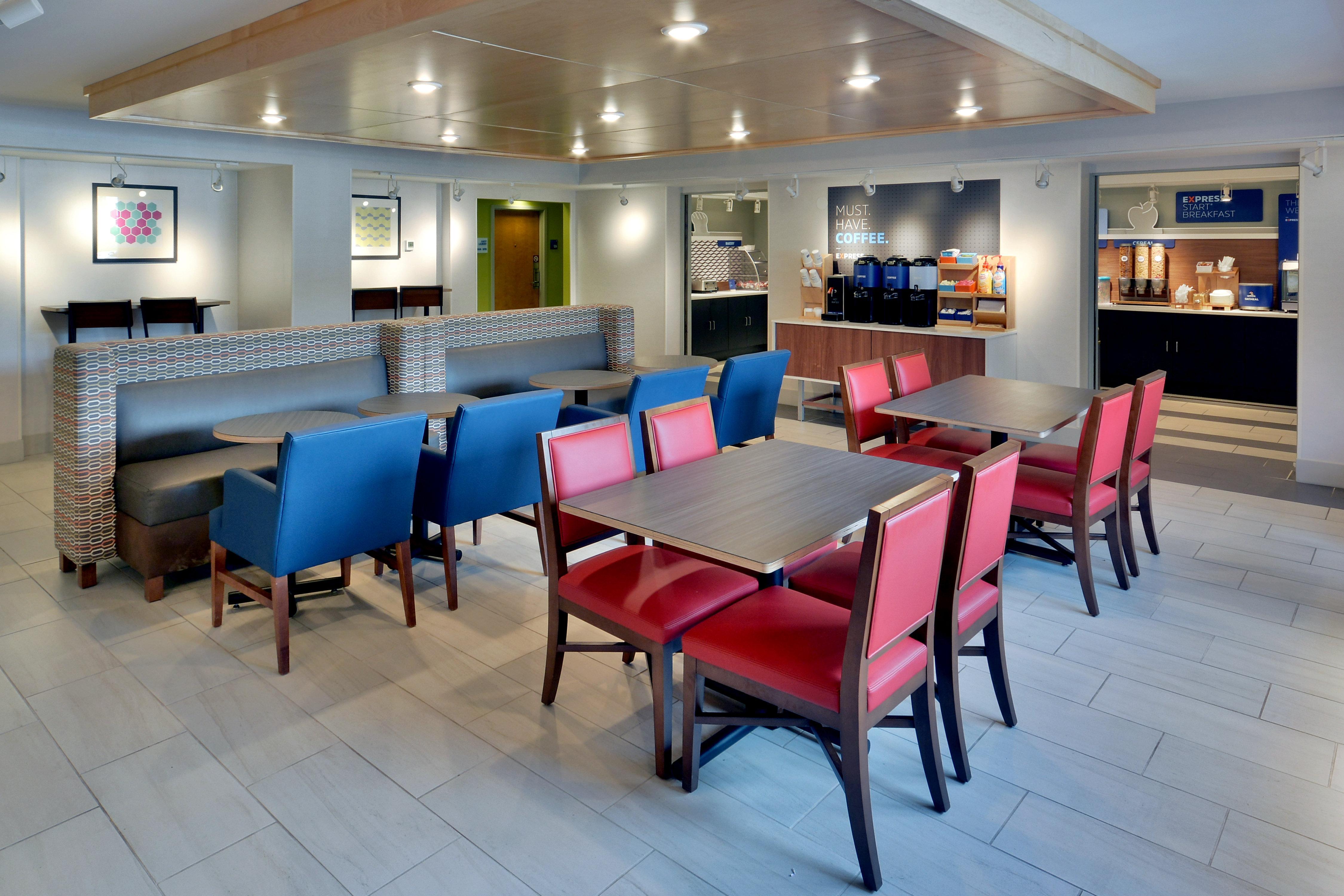 Holiday Inn Express Danville By Ihg Buitenkant foto