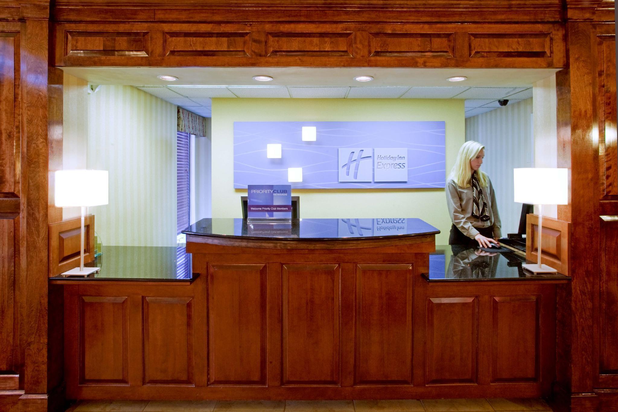 Holiday Inn Express Danville By Ihg Buitenkant foto