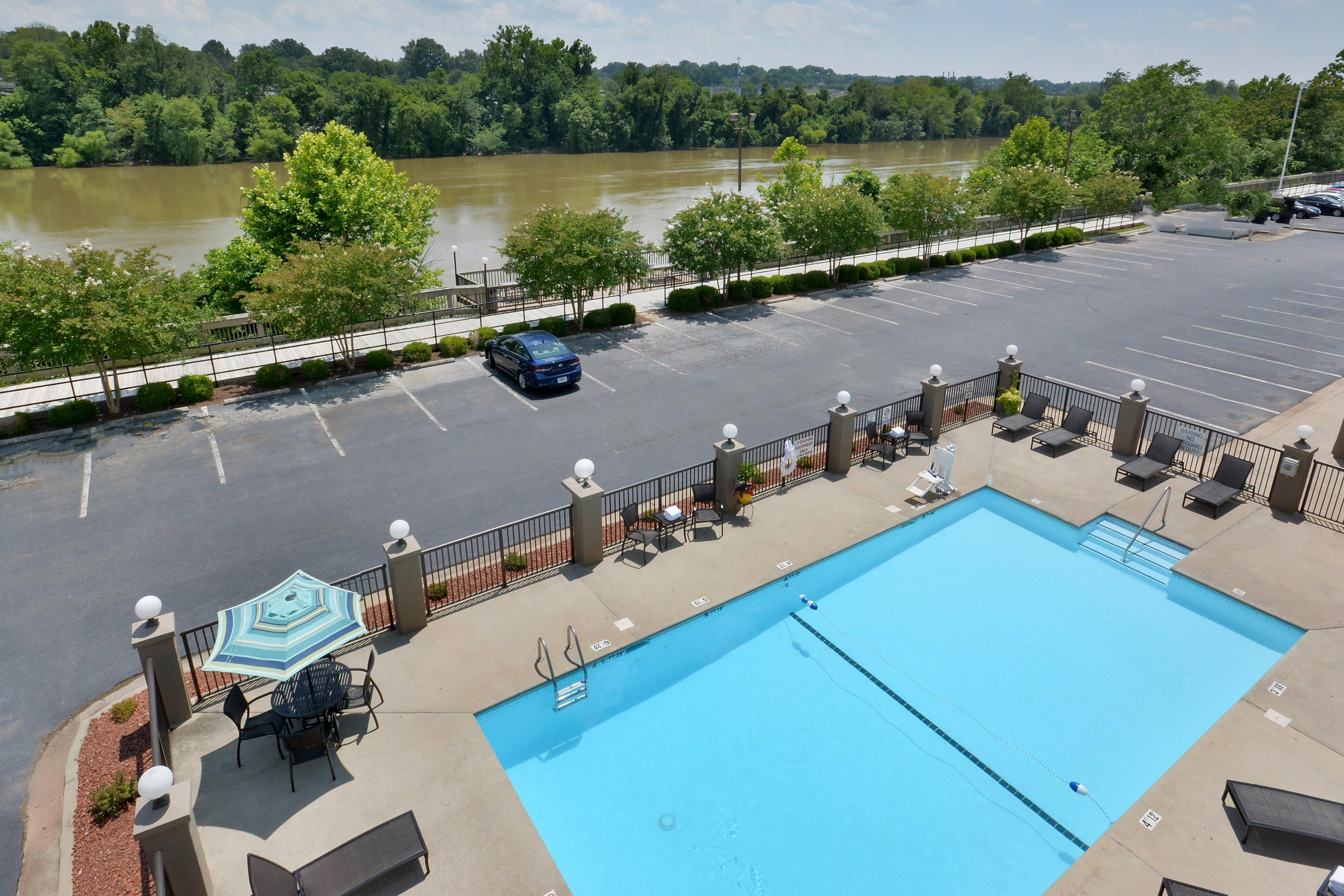 Holiday Inn Express Danville By Ihg Buitenkant foto
