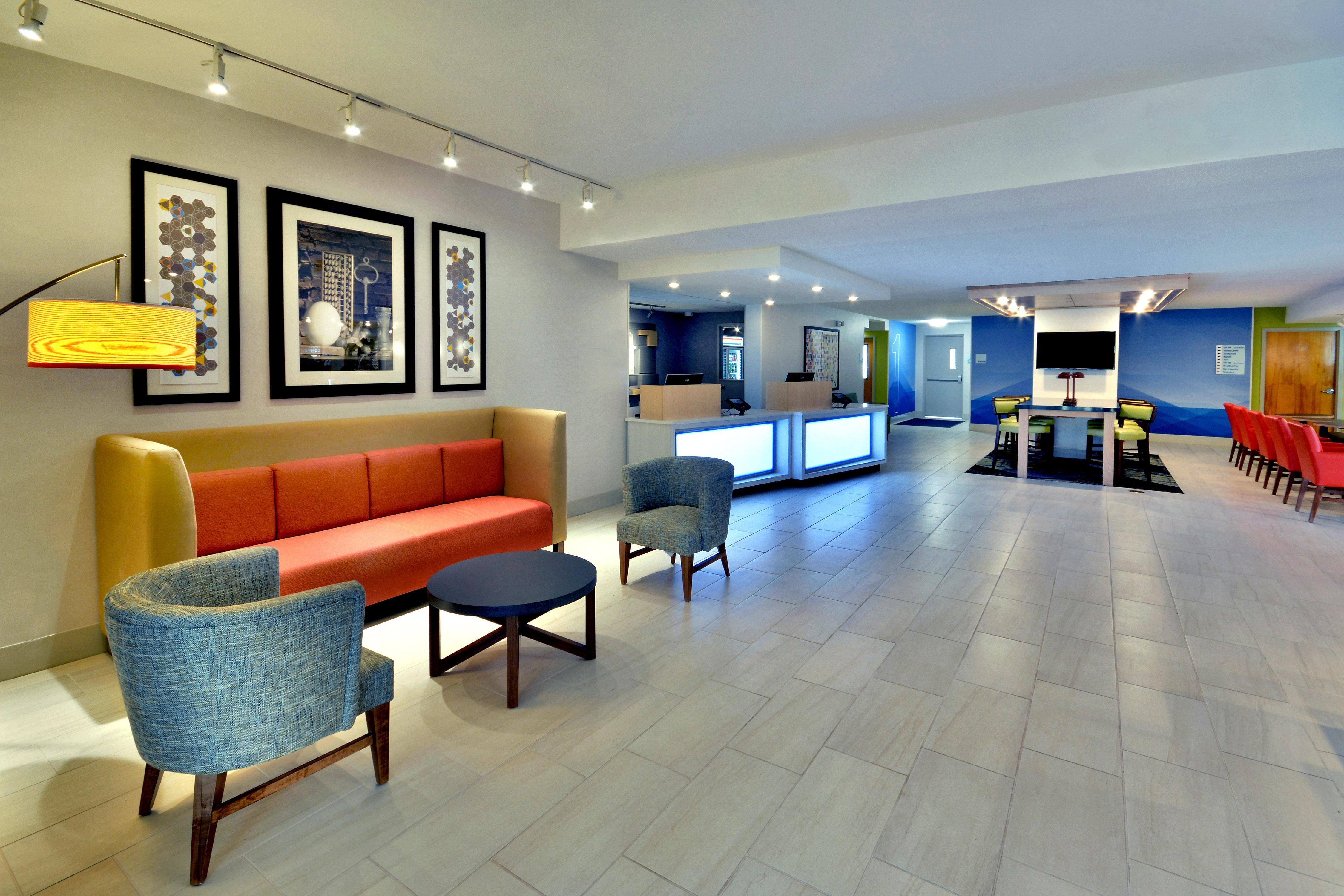 Holiday Inn Express Danville By Ihg Buitenkant foto