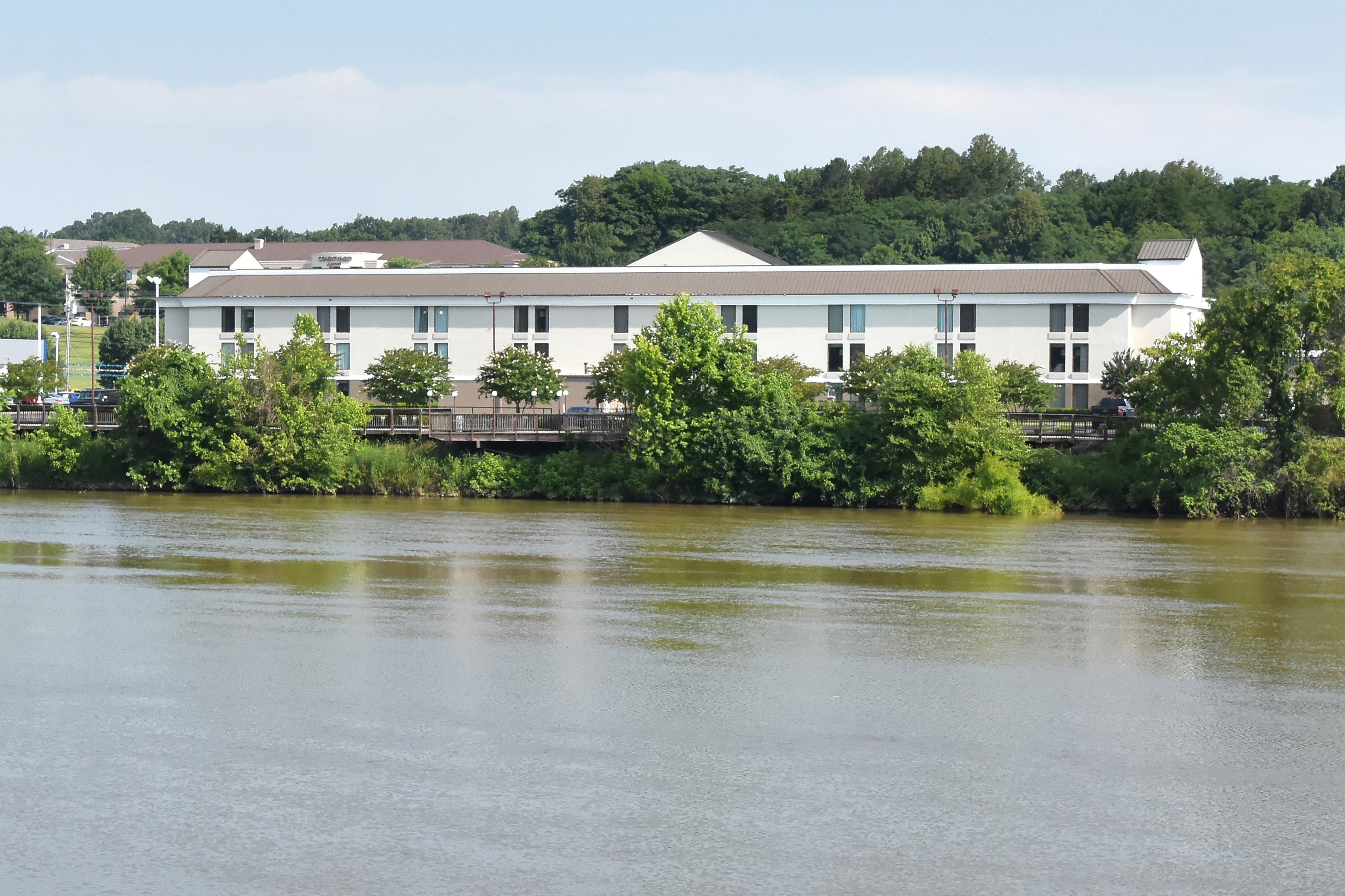 Holiday Inn Express Danville By Ihg Buitenkant foto