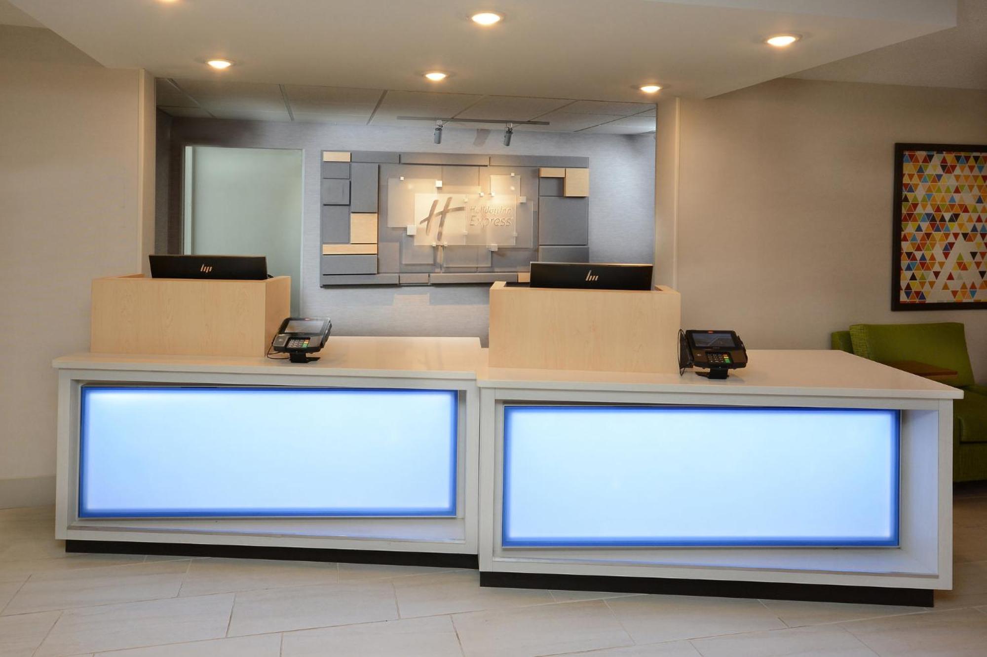 Holiday Inn Express Danville By Ihg Buitenkant foto