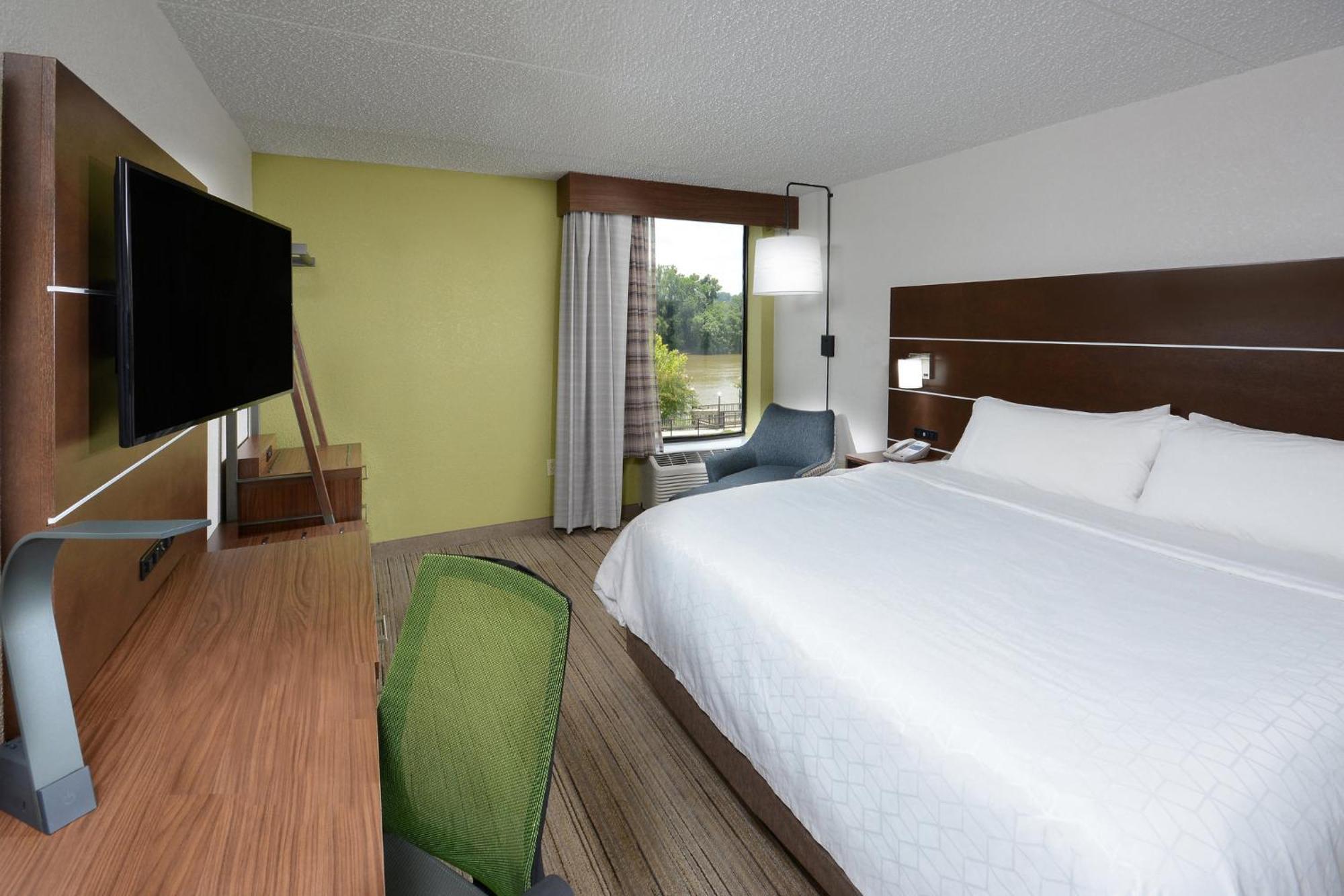 Holiday Inn Express Danville By Ihg Buitenkant foto