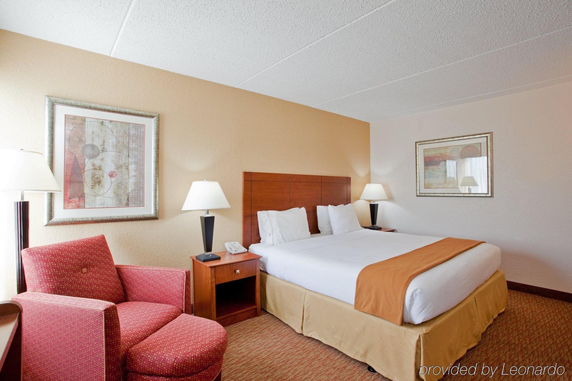 Holiday Inn Express Danville By Ihg Buitenkant foto