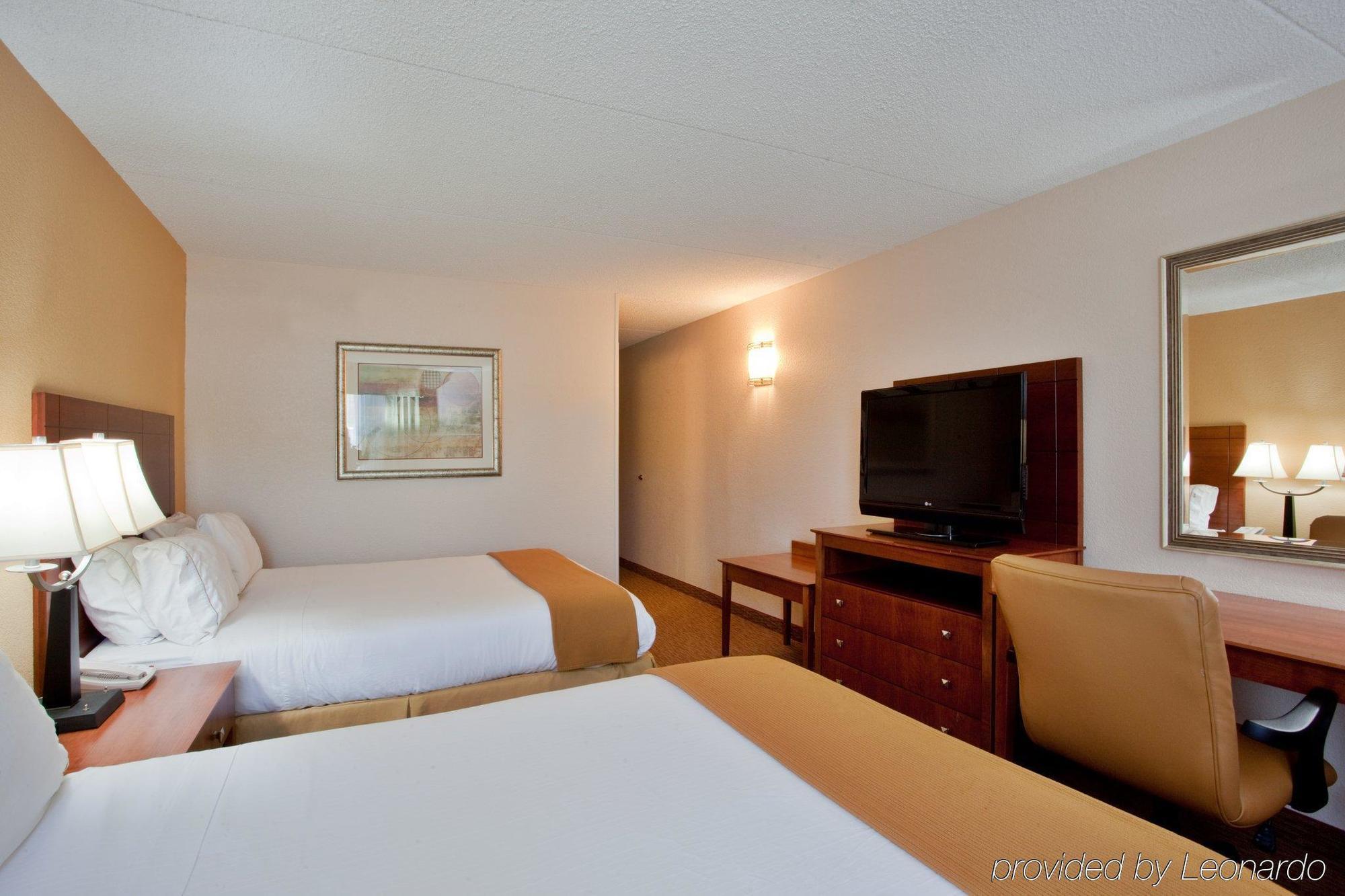 Holiday Inn Express Danville By Ihg Buitenkant foto