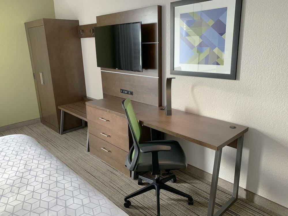 Holiday Inn Express Danville By Ihg Buitenkant foto