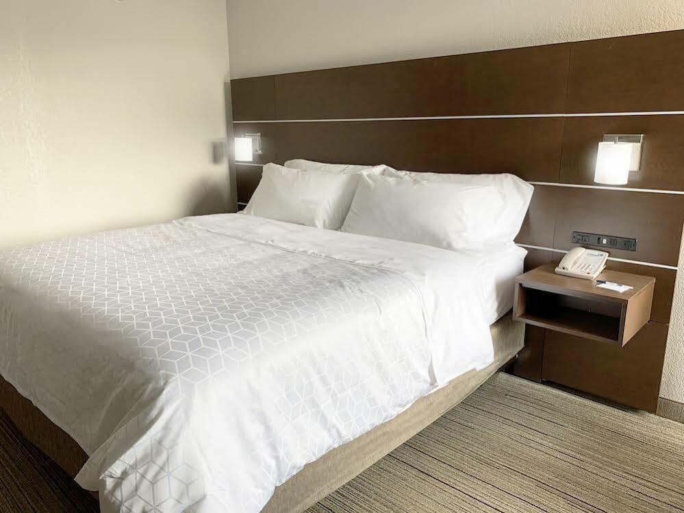 Holiday Inn Express Danville By Ihg Buitenkant foto