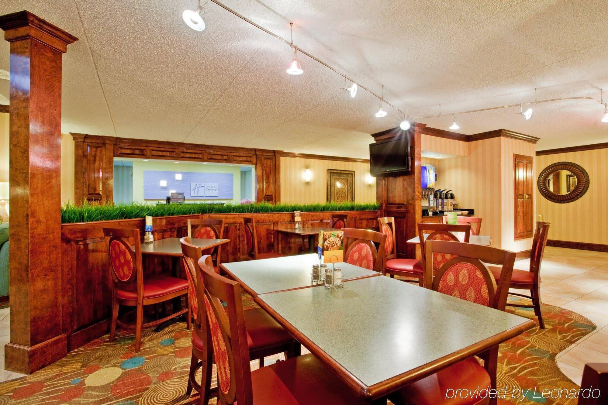 Holiday Inn Express Danville By Ihg Buitenkant foto