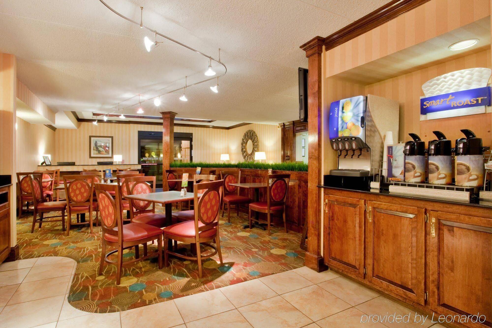 Holiday Inn Express Danville By Ihg Buitenkant foto