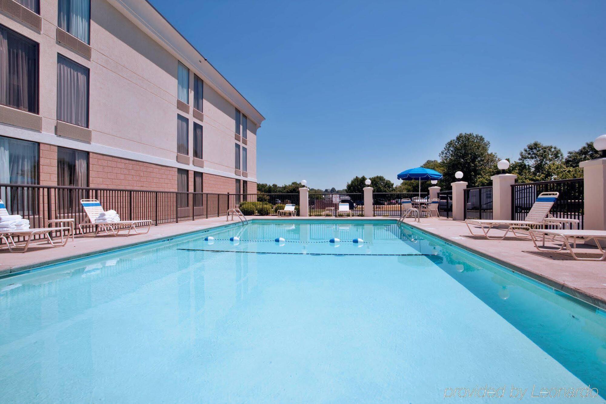 Holiday Inn Express Danville By Ihg Buitenkant foto