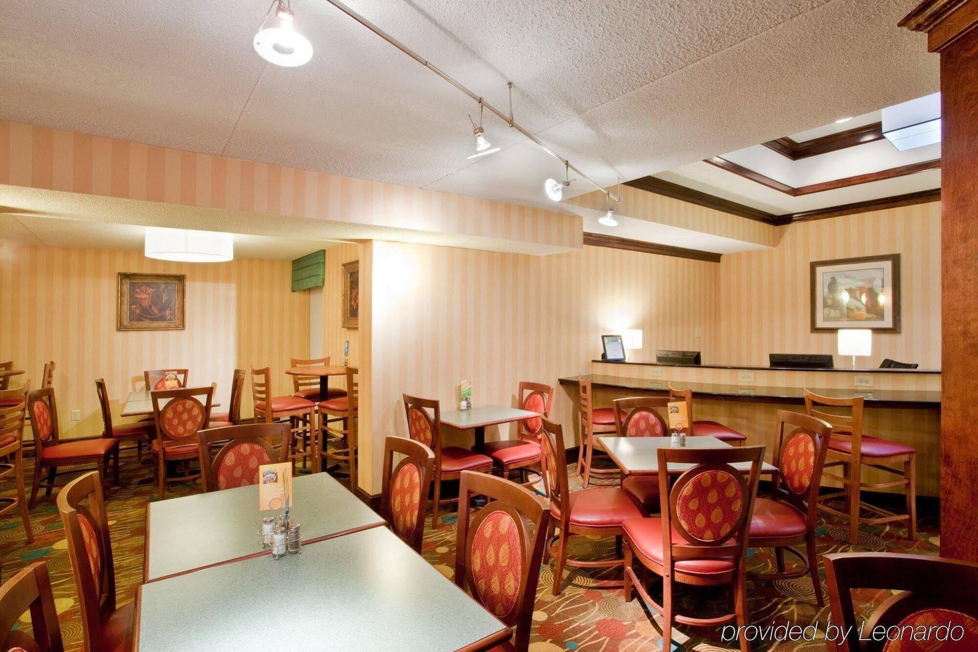Holiday Inn Express Danville By Ihg Buitenkant foto